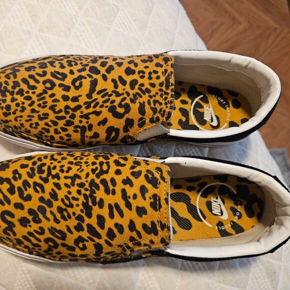 Nike court legacy slip ons - Picture 2 of 3